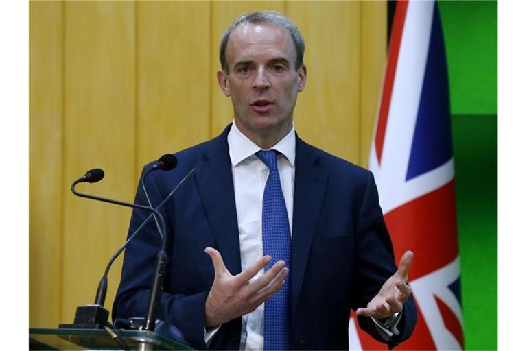 Großbritanniens Außenminister Dominic Raab, Außenminister bei einer Pressekonferenz. Foto: Anjum Naveed/AP/dpa