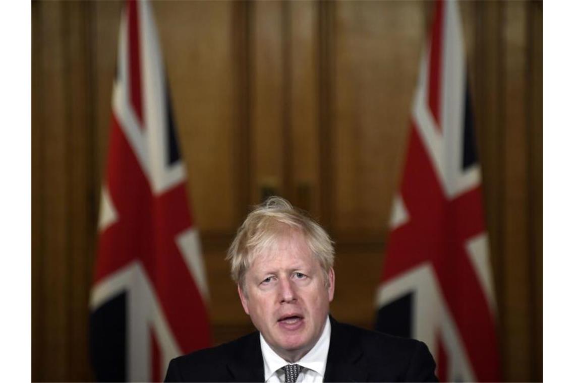 Großbritanniens Premier Boris Johnson fährt das öffentliche Leben im Land massiv herunter. Foto: Alberto Pezzali/AP Pool/PA Wire/dpa