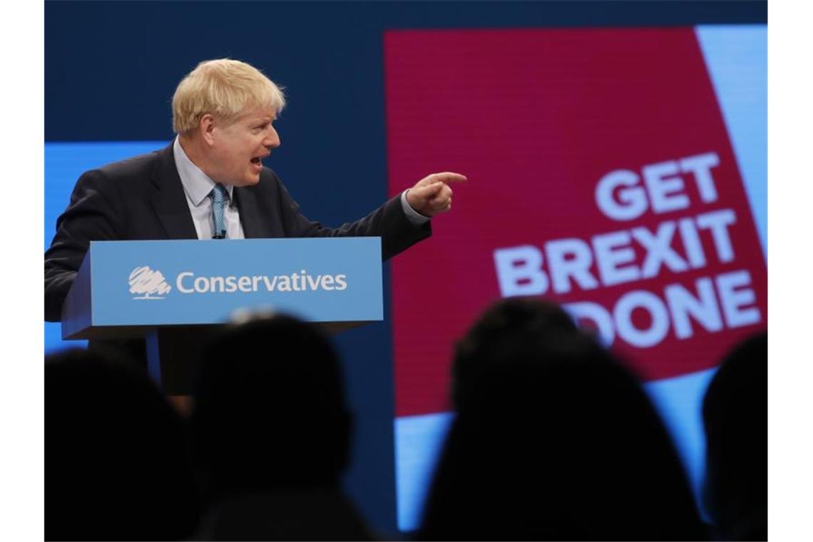 Großbritanniens Premierminister Boris Johnson spricht auf dem Parteitag der britischen Konservativen in Manchester. Foto: Frank Augstein/AP/dpa