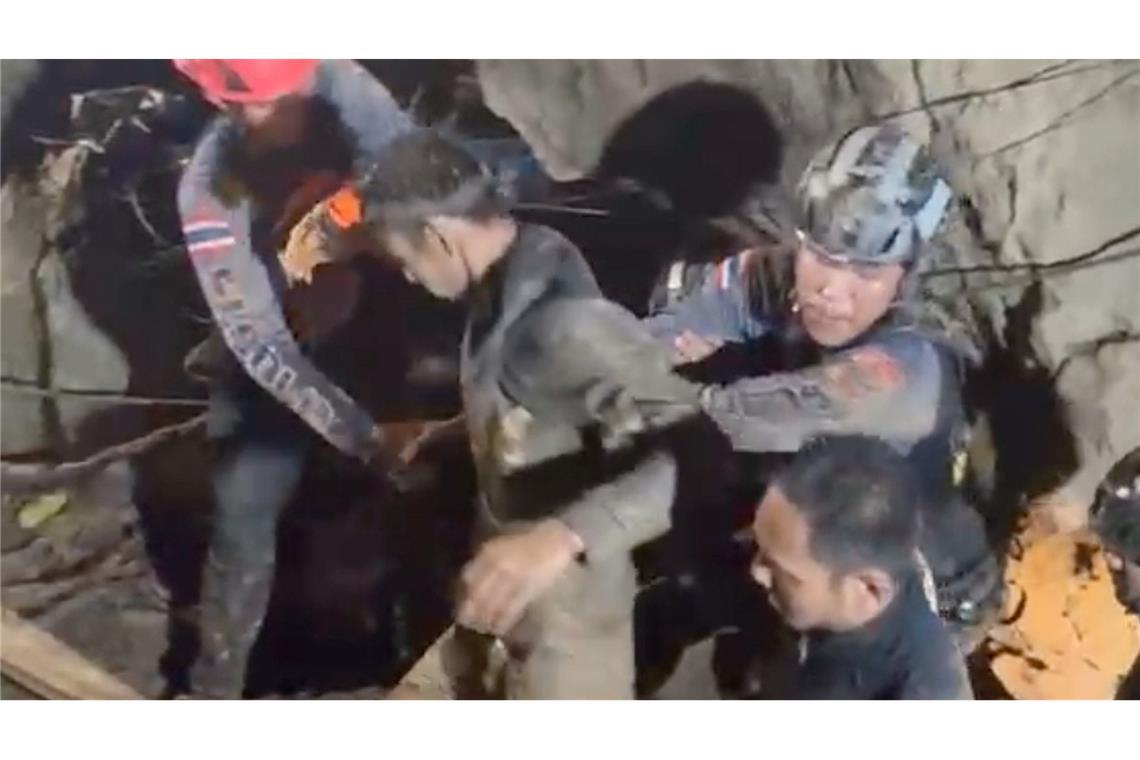 Große Erleichterung in Laos: Der erste der fünf Eingeschlossenen ist in Sicherheit.