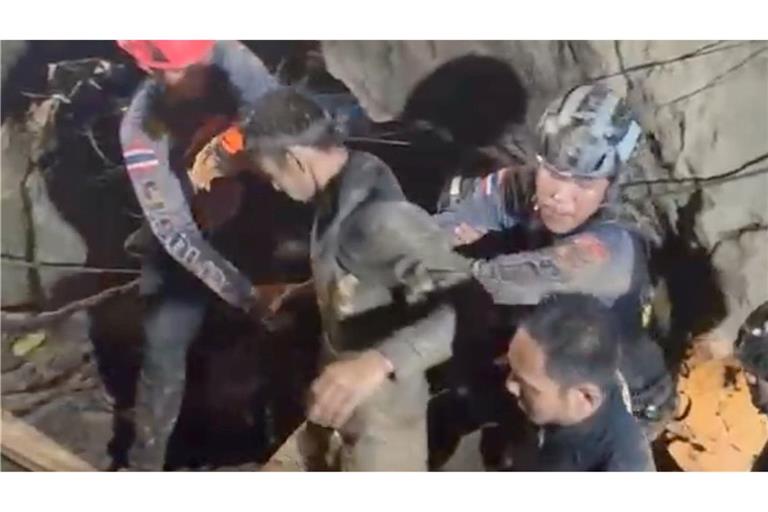 Große Erleichterung in Laos: Der erste der fünf Eingeschlossenen ist in Sicherheit.