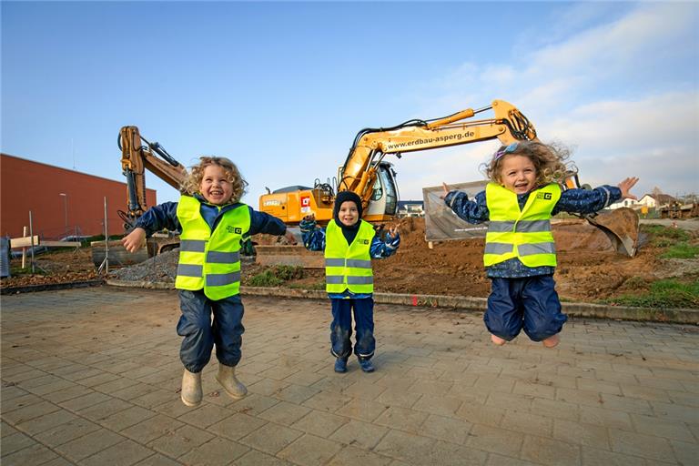 Große Freude bei den Kindern in der Plaisir: Die Bauarbeiten für ihre neue Tagesstätte haben begonnen. Foto: A. Becher
