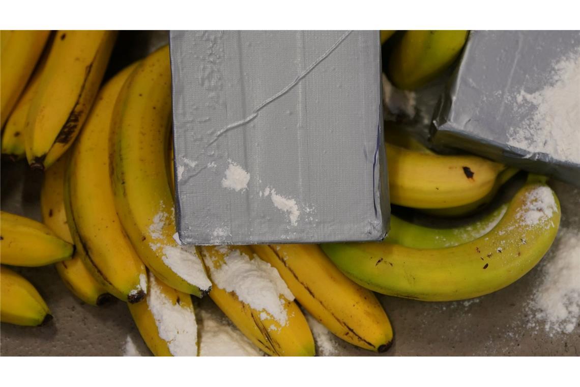 Große Kokain-Lieferungen aus Südamerika werden häufig unter Bananen versteckt. (Symbolbild)