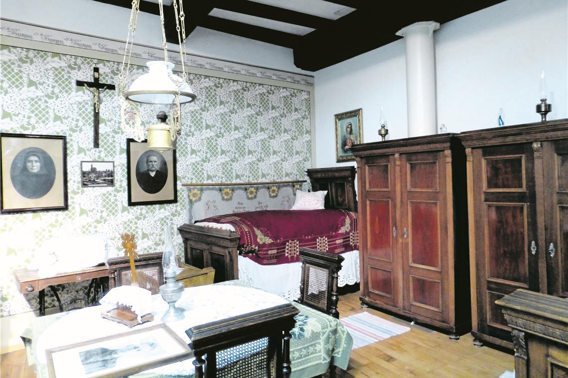 Heimatmuseum in Backnang: Originaler Fluchtwagen und Alltag in Ungarn Große Möbel wie etwa für die Einrichtung der Bácsalmáser Heimatstube und weitere zusätzliche Ausstellungsobjekte konnte man in Ungarn erwerben. Foto: Ungarndeutsches Heimatmuseum