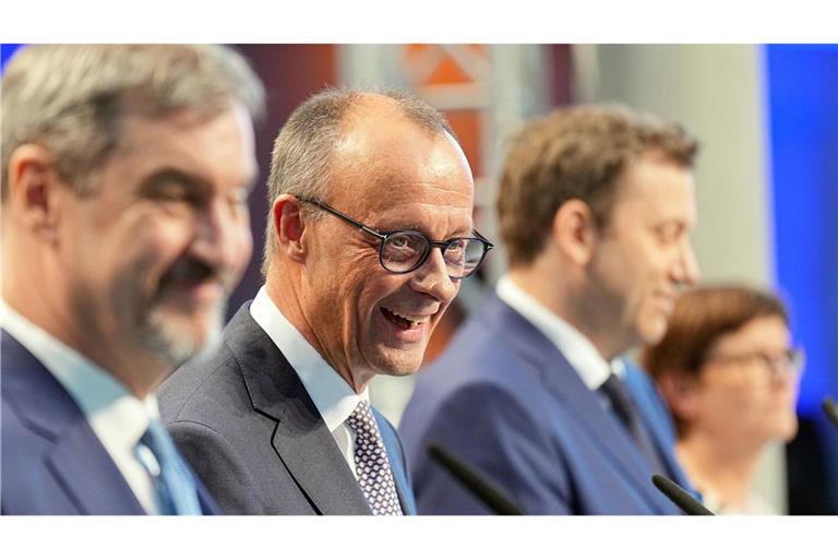 Große Pläne, lachende Gesichter: Auf 146 Seiten haben die Unterhändler von Union und SPD ihre Ideen für die nächsten vier Jahre festgehalten.