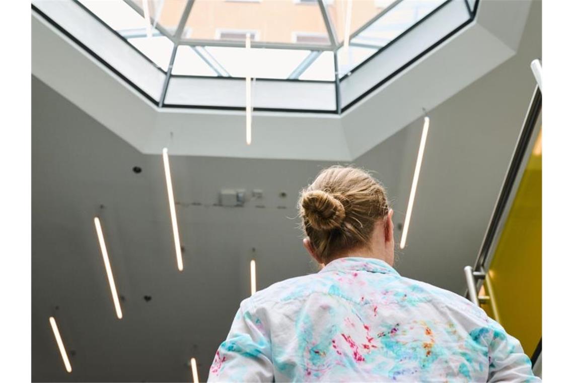 Studie: Fortschritte bei Gleichstellung - Frauen holen auf Große Unterschiede zwischen Frauen und Männern gibt es laut der WSI-Studie immer noch beim Verdienst. Foto: Annette Riedl/dpa