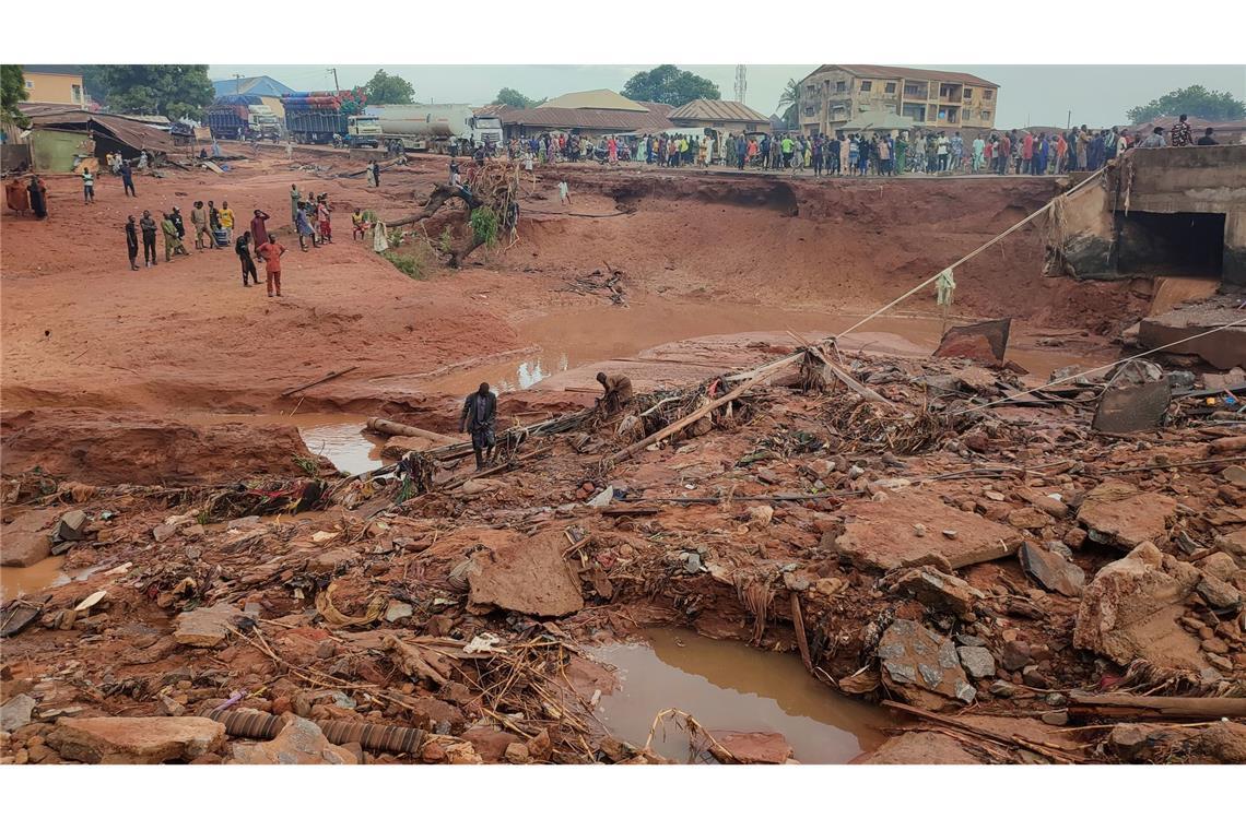 Zahl der entdeckten Fluttoten in Nigeria auf 150 gestiegen Große Zerstörungen durch eine Unwetterflut im nigerianischen Mokwa.