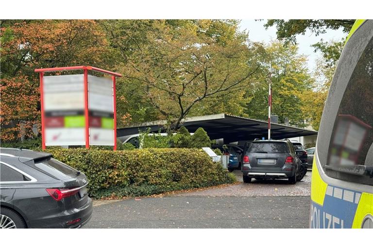 Großeinsatz der Polizei an Berufskolleg: Eine Schülerin wurde mit einem Messer angegriffen