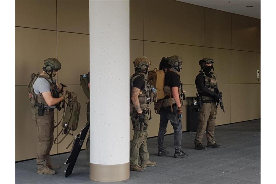 Großeinsatz der Polizei in Düsseldorfer Hotel Großeinsatz in Düsseldorf. Foto: Gerhard Berger/TheNewshunter/dpa
