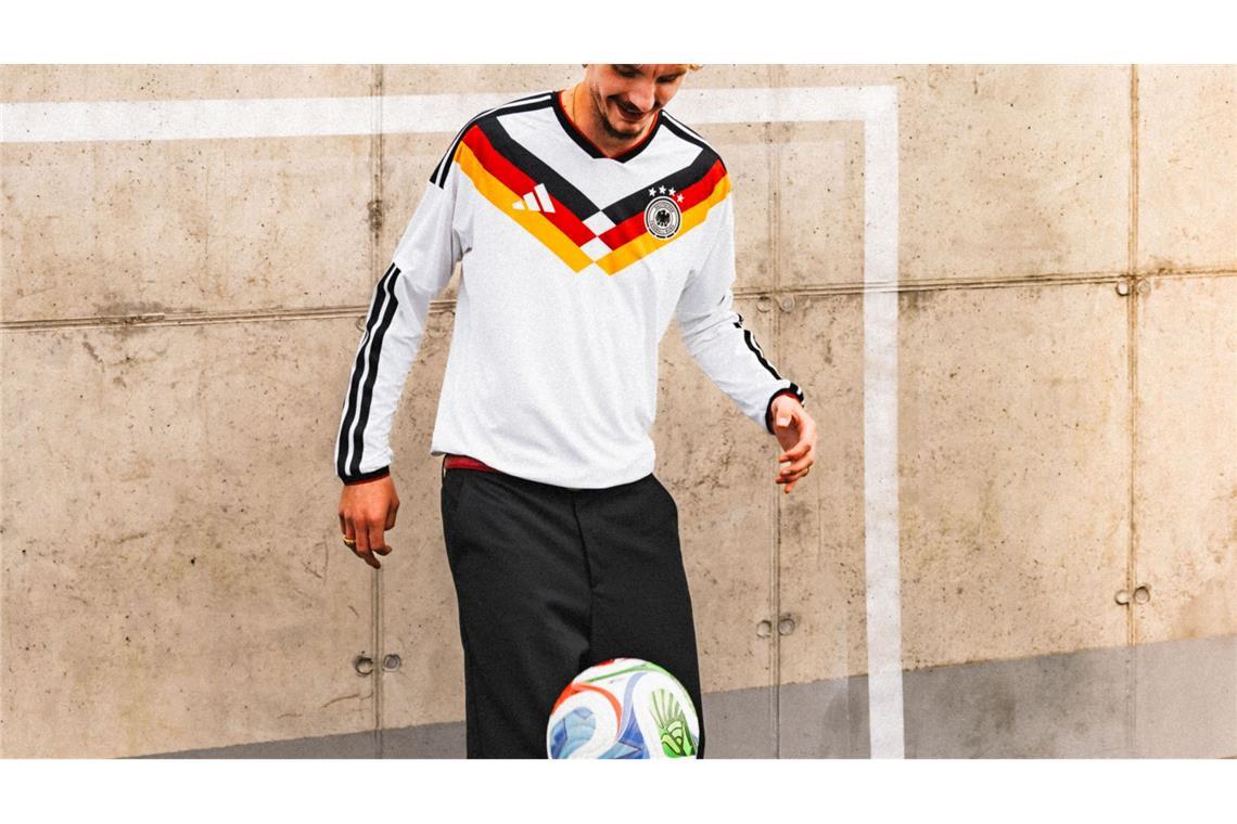 Großer Fan des neuen DFB-Trikots: Stürmer Nick Woltemade.