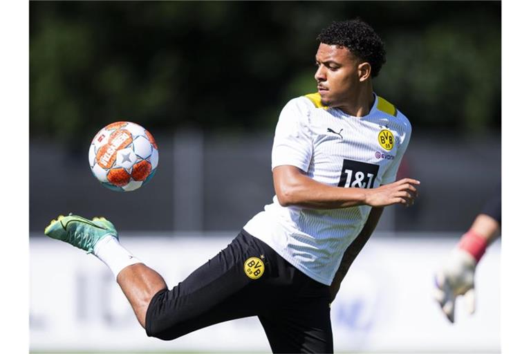 Großes Erbe: Beim BVB soll Donyell Malen den nach Manchester gewechselten Jadon Sancho ersetzen. Foto: David Inderlied/dpa