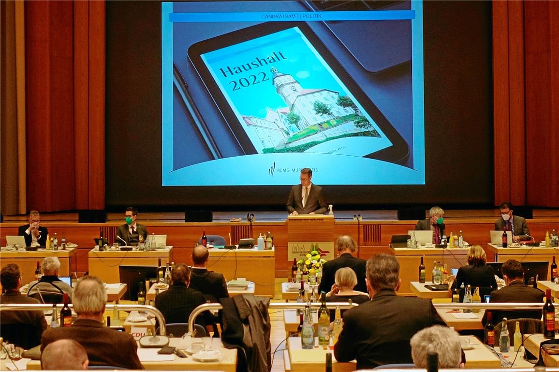 Linke schießt gegen den Krisenkapitän Großes Lob für sein Krisenmanagement bekommt Richard Sigel. Sein Umgang mit den Haushaltsanträgen der Fraktionen gefällt aber nicht allen Kreispolitikern. Fotos: Romanowski/privat