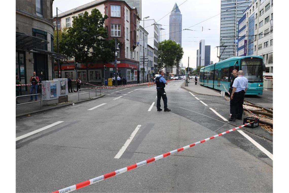 Großräumig abgesperrt: die Düsseldorfer Straße in der Nähe des Frankfurter Hauptbahnhofs. Foto: Arne Dedert