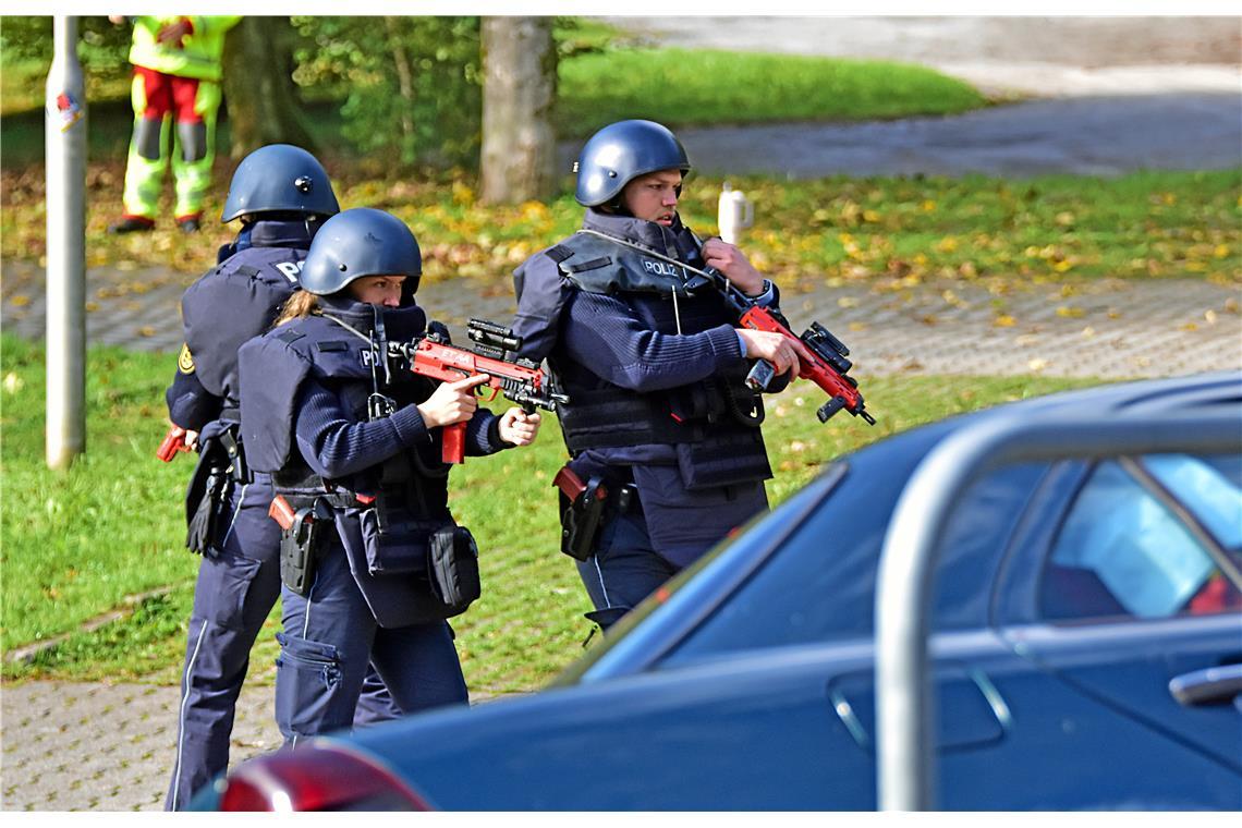 Großübung des Polizeipräsidiums Aalen in Zusammenarbeit mit den lokalen Blaulich...