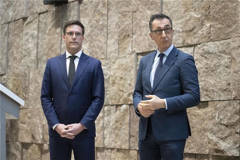 Grüne und CDU haben sich mehr als fünf Wochen nach der Landtagswahl geeinigt.Grüne und CDU haben sich mehr als fünf Wochen nach der Landtagswahl geeinigt.