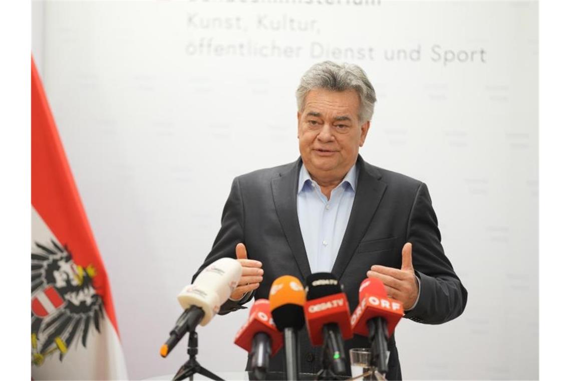 Österreichs Kanzler Kurz tritt nach Korruptionsvorwürfen ab Grünen-Chef und Vizekanzler Werner Kogler will die Regierungskoalition fortsetzen. Foto: Georg Hochmuth/APA/dpa