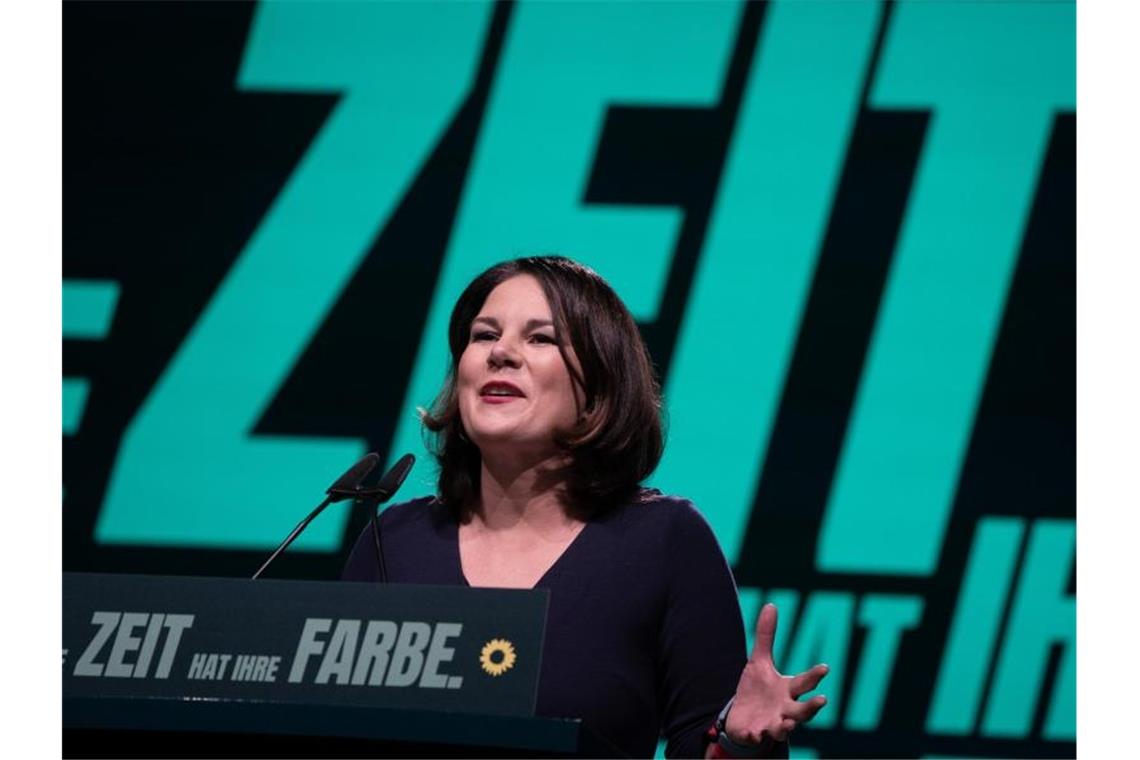 Baerbock zur Bundeswehr: „Wir dürfen uns nicht wegducken“ Grünen Chefin Annalena Baerbock beim digitalen Bundesparteitag. Die Grünen wollen vor der nächsten Bundestagswahl ihr verteidigungspolitisches Profil schärfen. Foto: Kay Nietfeld/dpa