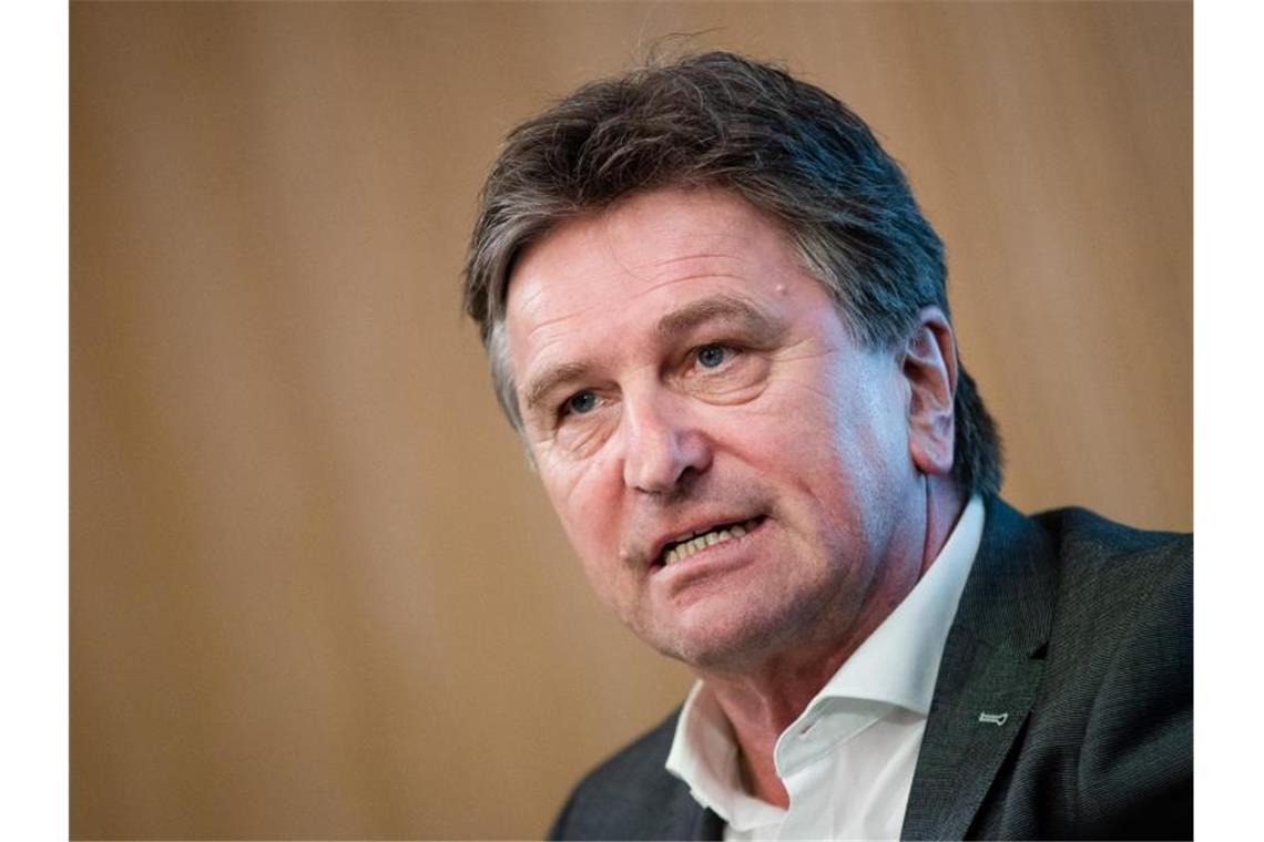 Lucha: Bund darf mit Rettung von Kliniken nicht mehr warten Grünen-Minister Manfred Lucha. Foto: Christoph Schmidt/dpa/Archivbild