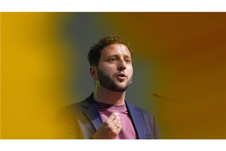 Grünen-Parteichef Felix Banaszak reist in diesen Tagen durch Ostdeutschland. (Archivbild)