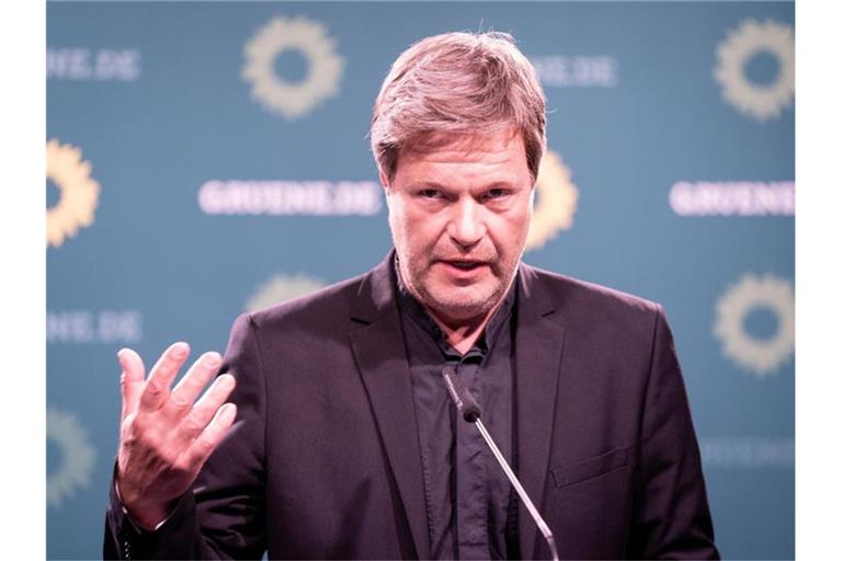 Grünen-Parteichef Robert Habeck gibt eine Pressekonferenz. Foto: Kay Nietfeld/dpa