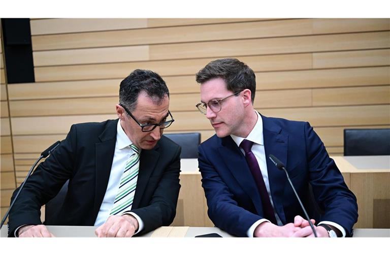 Grünen-Spitzenkandidat Cem Özdemir und CDU-Spitzenkandidat Manuel Hagel (re.) am Wahlabend. Nähe oder Distanz?