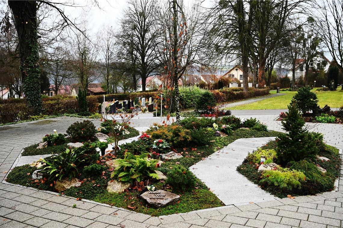Grüninsel für Urnengräber, angelegt in Form eines Achtecks, auf dem Kirchberger Friedhof. Nun soll eine zweite gebaut werden. Foto: W. Kuhnle