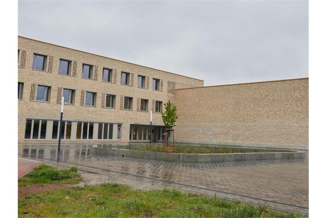 Gestohlenes Goldnest - „Machtdemonstration“ der Clans? Grundschule am Fuchsberg in Berlin-Marzahn. Foto: Annette Riedl