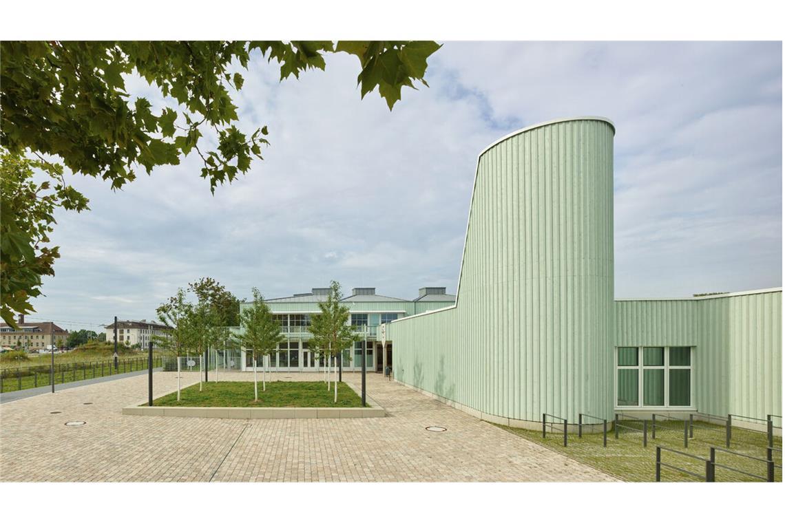 Grundschule mit Sporthalle in Mannheim  von  LRO Architekten aus Stuttgart.