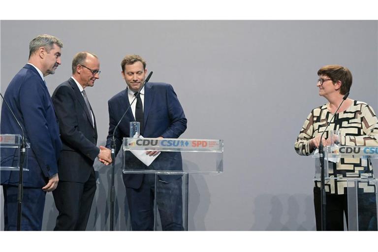 Gruppenbild mit Dame: Die neuen Koalitionspartner Markus Söder, Friedrich Merz, Lars Klingbeil und Saskia Esken (von links)