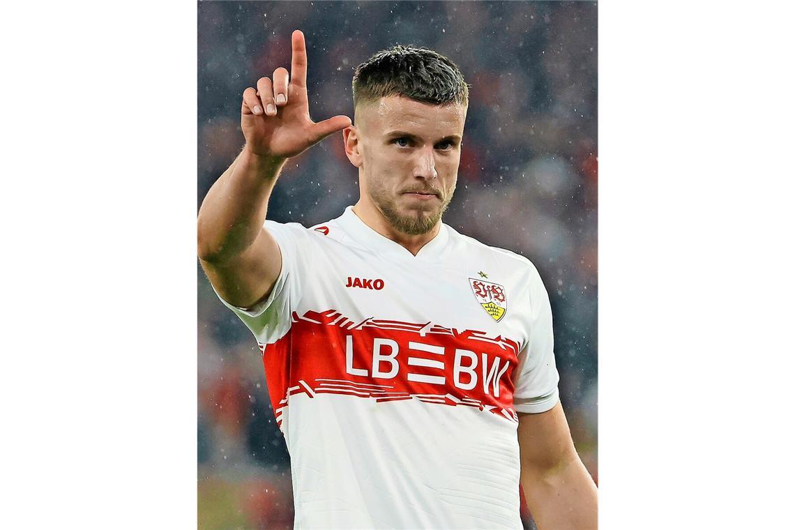 Gruß an Tochter Leana: Ermedin Demirovic formt nach seinen Toren ein L.