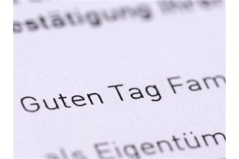 Grußformeln wie „Guten Tag Familie...“ werden auch in der Geschäftspost häufiger. Foto: Bernd Weißbrod/dpa