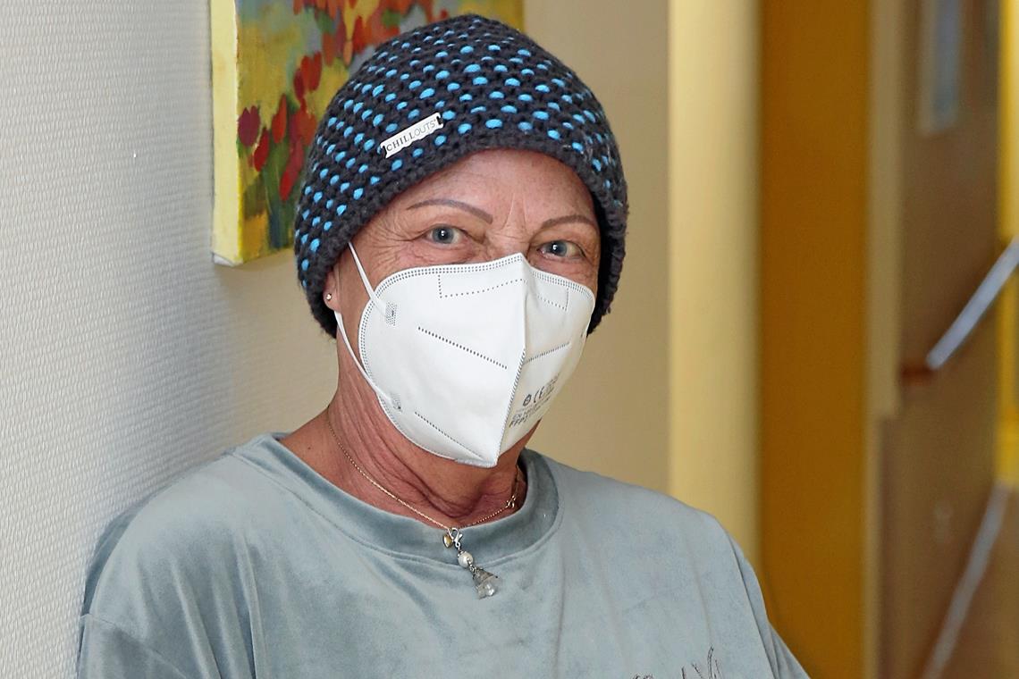 Gudrun Klein aus Murrhardt berichtet, wie sie ihre Krebserkrankung und die Therapie im Stauferklinikum erlebt. Foto: Stauferklinik