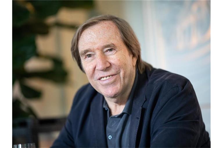 Günter Netzer, ehemaliger Fußballspieler, Unternehmer und TV-Experte, nimmt an einem Interview teil. Foto: Sebastian Gollnow/dpa