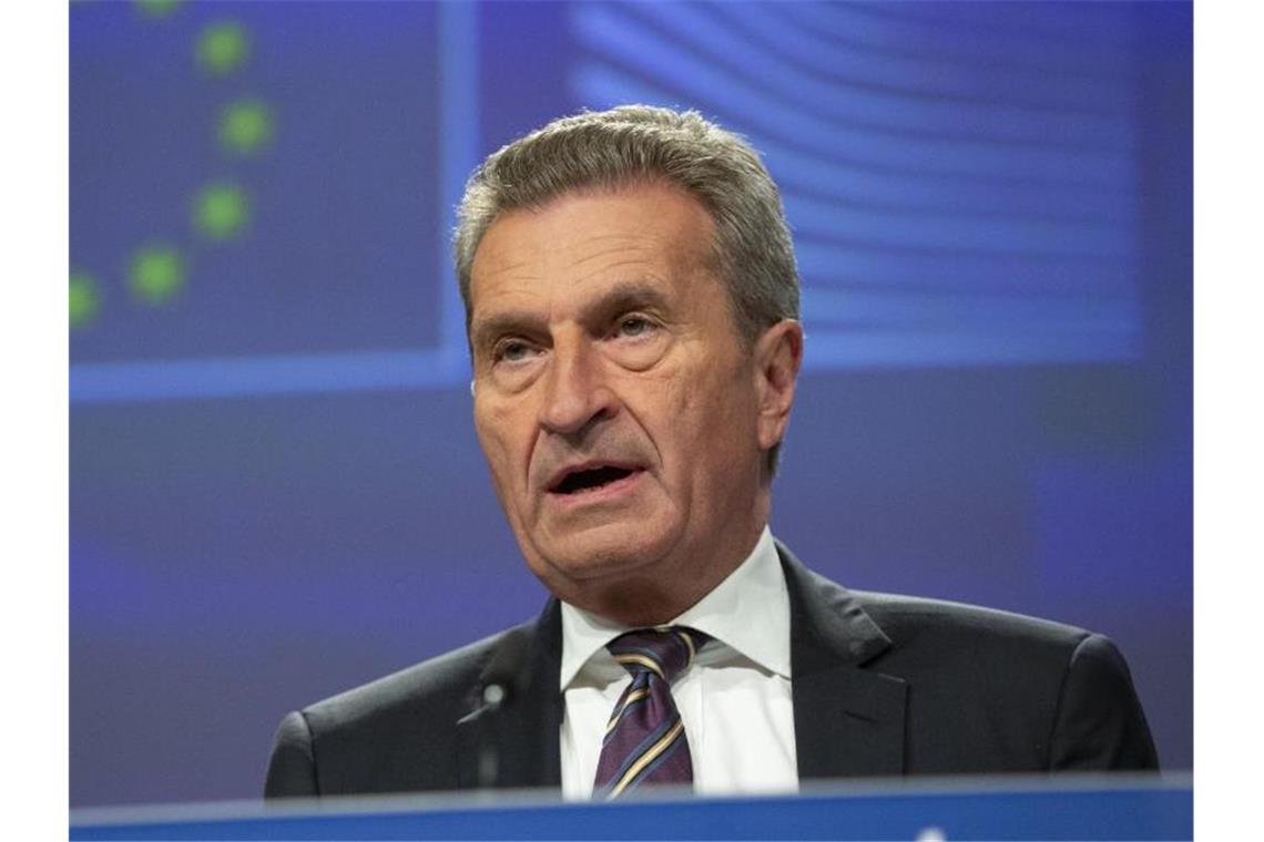 Günther Oettinger (CDU), der scheidende deutsche EU-Kommissar, spricht während einer Pressekonferenz über die Haushaltsplanungen für die Zeit 2021 bis 2027. Foto: Virginia Mayo/AP/dpa