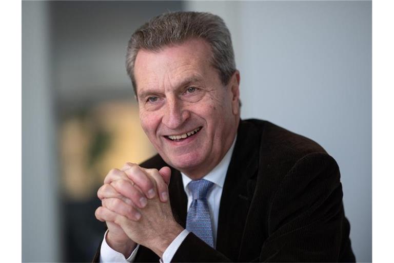 Günther Oettinger (CDU), ehemaliger EU-Kommissar und ehemaliger Ministerpräsident des Landes Baden-Württemberg, spricht während eines Interviews mit Journalisten der Deutschen Presse-Agentur. Foto: Sebastian Gollnow/dpa/Archiv