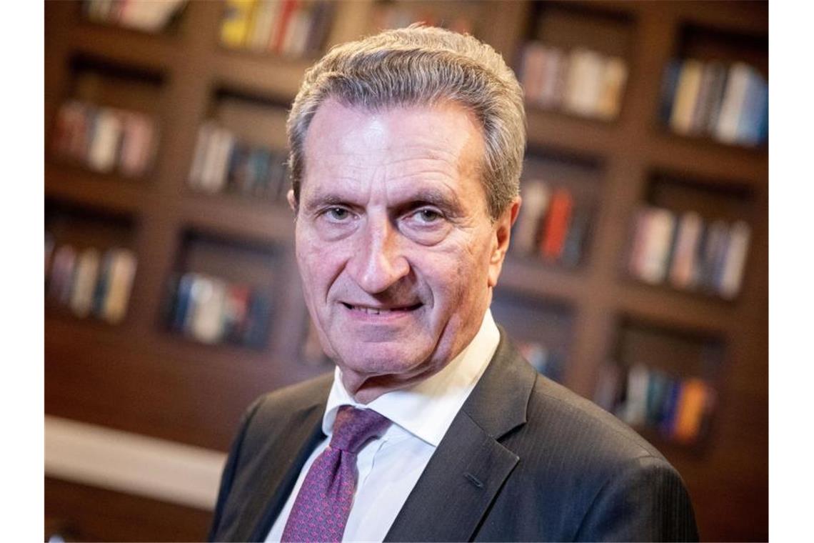 Günther Oettinger (CDU), EU-Kommissar für Haushalt und Personal, aufgenommen nach einem dpa-Interview. Foto: Kay Nietfeld/Archivbild
