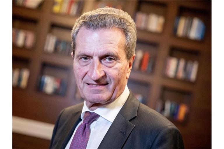 Günther Oettinger (CDU), EU-Kommissar für Haushalt und Personal, gibt ein Interview. Foto: Kay Nietfeld/Archivbild