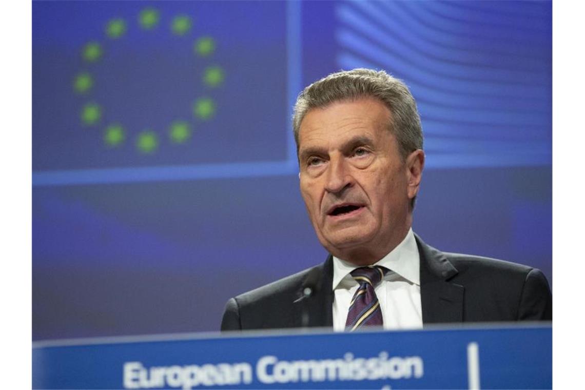 Drohender Brexit Thema beim Bodensee Business Forum Günther Oettinger (CDU) spricht während einer Pressekonferenz. Foto: Virginia Mayo/AP/dpa