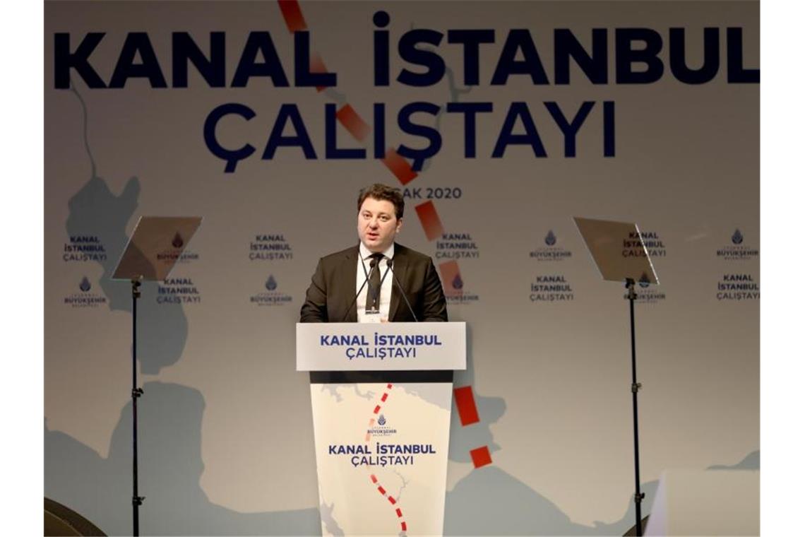 Erdogans Prestigeprojekt: Machtkampf um den „Kanal Istanbul“ Gürkan Akgün, Chef des Büros für Bau- und Stadtplanung in Istanbul, bei einer Veranstaltung zum Istanbuler Kanalbau. Foto: -/IBB Media Service/dpa
