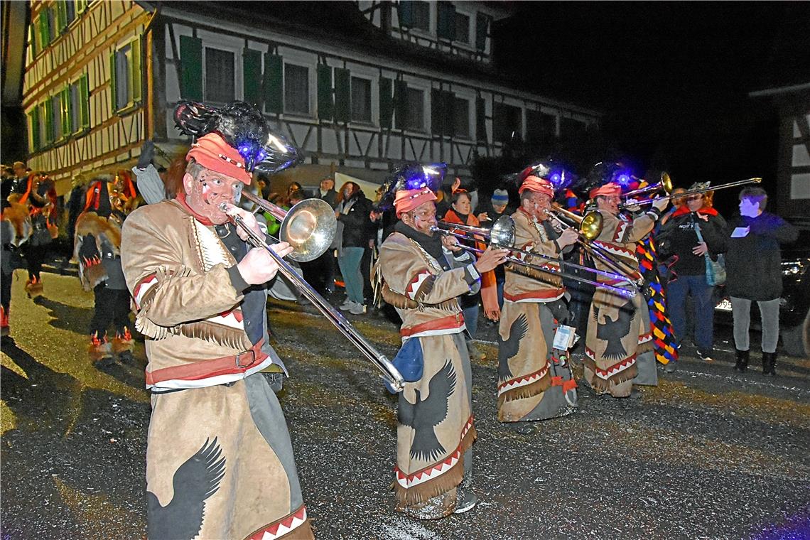 Guggenmusik.Tolle Stimmung  beim Nachtumzug und Narrensprung der 1. Narrenzunft ...