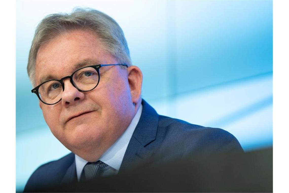 Guido Wolf (CDU), Baden-Württembergs Justizminister, während einer Pressekonferenz. Foto: Sebastian Gollnow/Archivbild