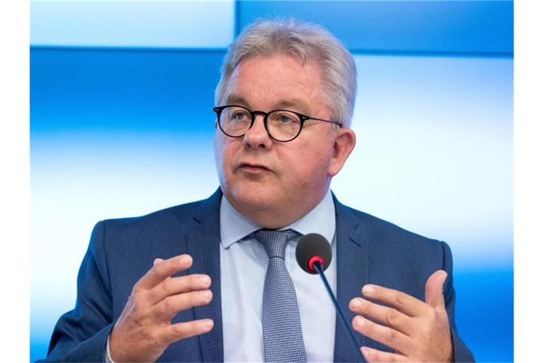 Guido Wolf (CDU), Justizminister in Baden-Württemberg, spricht bei einer Pressekonferenz. . Foto: Bernd Weissbrod/dpa