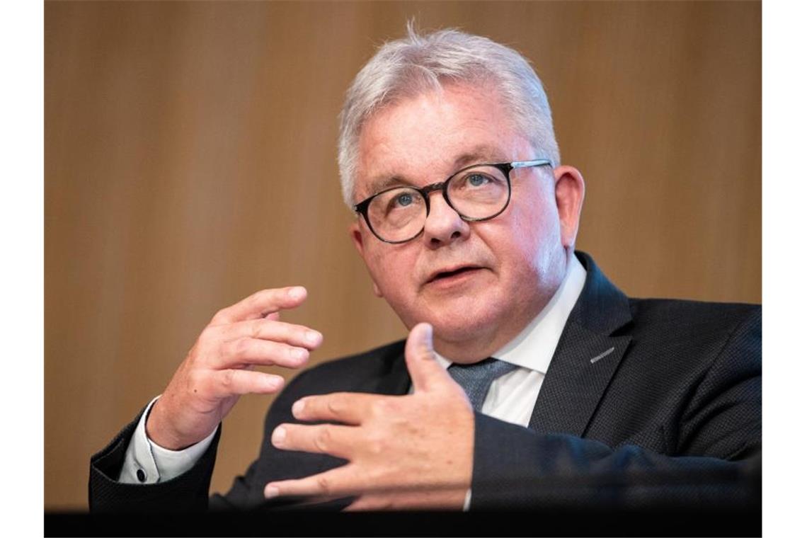 Guido Wolf (CDU), Justizminister von Baden-Württemberg, spricht zur Presse. Foto: Christoph Schmidt/dpa