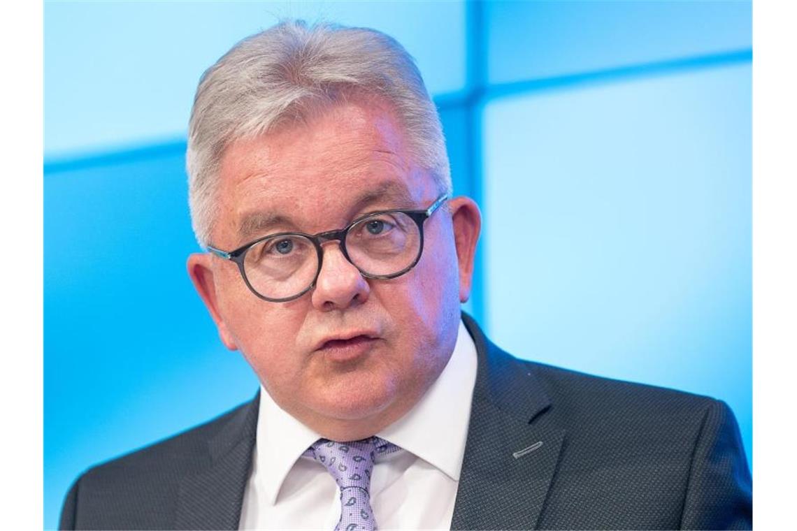 Justizminister Wolf für härtere Strafen für Cyberattacken Guido Wolf (CDU), Justizminister von Baden-Württemberg. Foto: Sebastian Gollnow/dpa/Archivbild