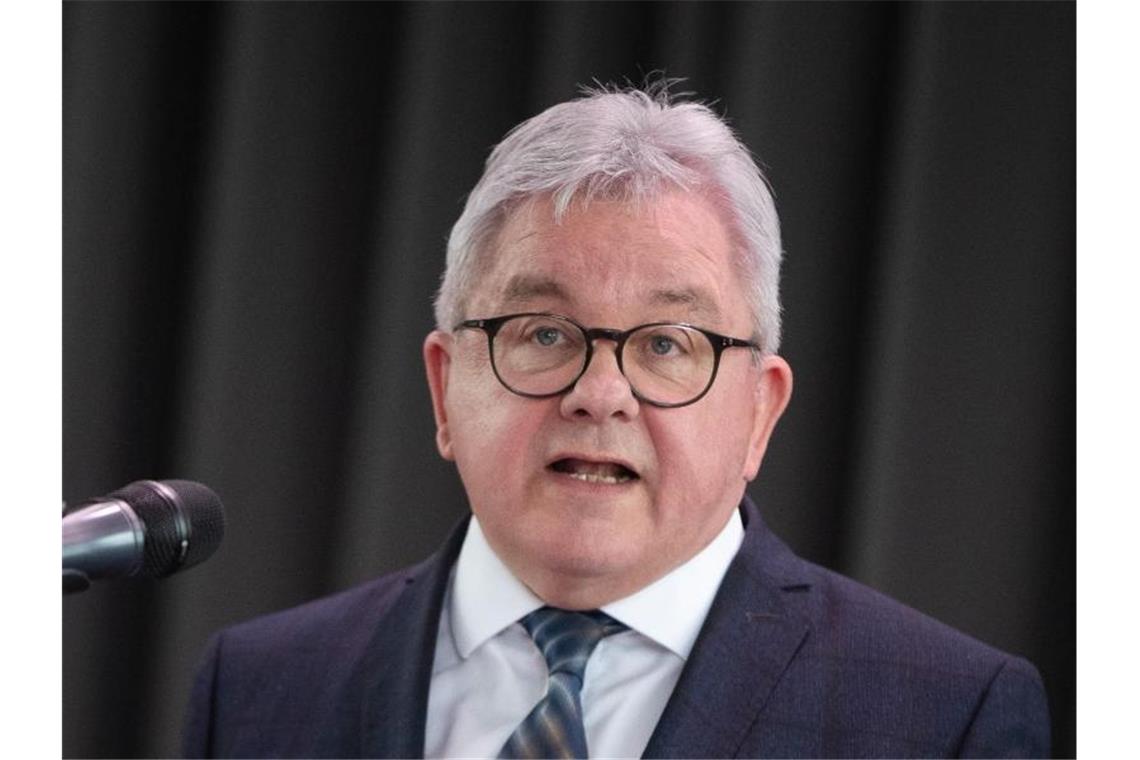 Neues Projekt soll Schülern fit für den Rechtsstaat machen Guido Wolf, Minister für Justiz und Europaangelegenheiten im Lantag von Baden-Württemberg. Foto: Christoph Schmidt/dpa