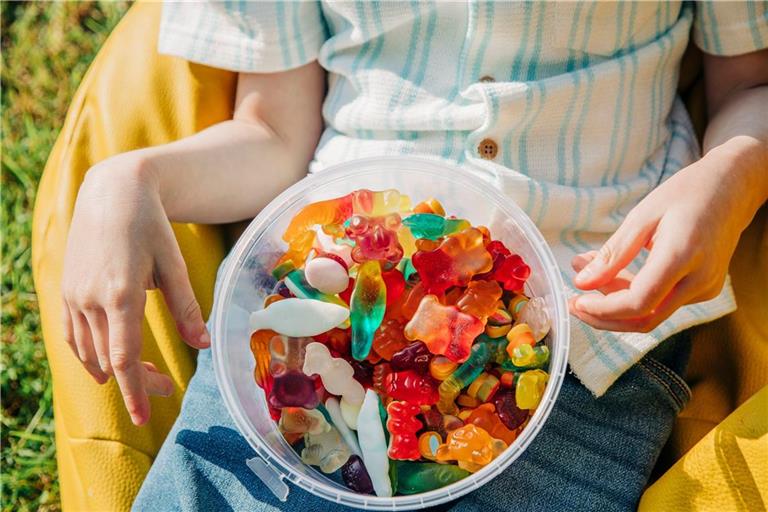 Gummibärchen mit dem Fliegenpilz-Inhaltsstoff Muscimol wirken halluzinogen, allerdings auch schnell mal giftig.Die Produkte sehen häufig aus wie gewöhnliche Süßigkeiten und sind daher besonders für Kinder attraktiv und gefährlich. 