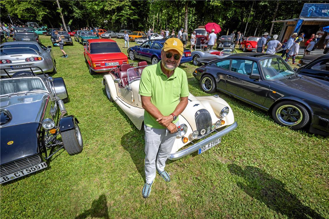 Gunther Ranke bei der Oldtimerpräsentation im Schloßpark
