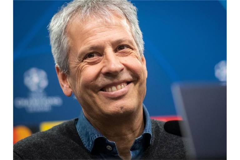 Gut gelaunt trotz drohenden Königsklassen-Aus: BVB-Coach Lucien Favre. Foto: Bernd Thissen/dpa