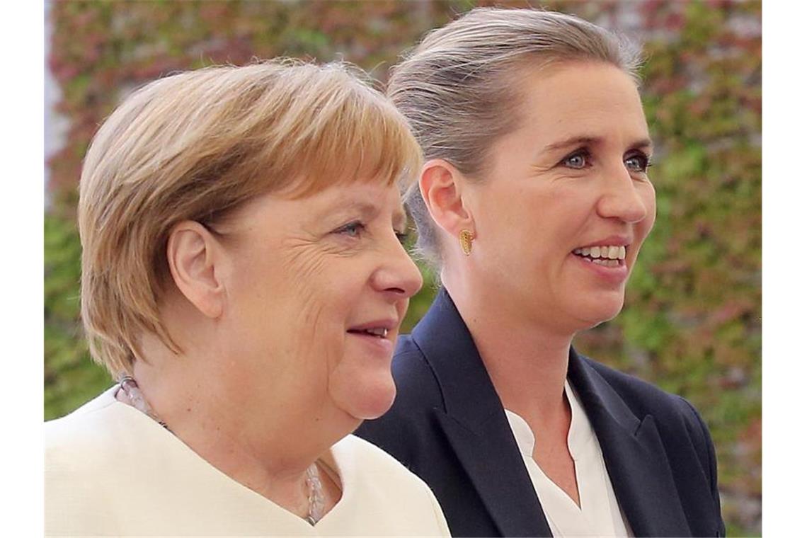 Gut gelaunt und augenscheinlich topfit: Bundeskanzlerin Angela Merkel empfängt die dänische Ministerpräsidentin Mette Frederiksen. Foto: Wolfgang Kumm