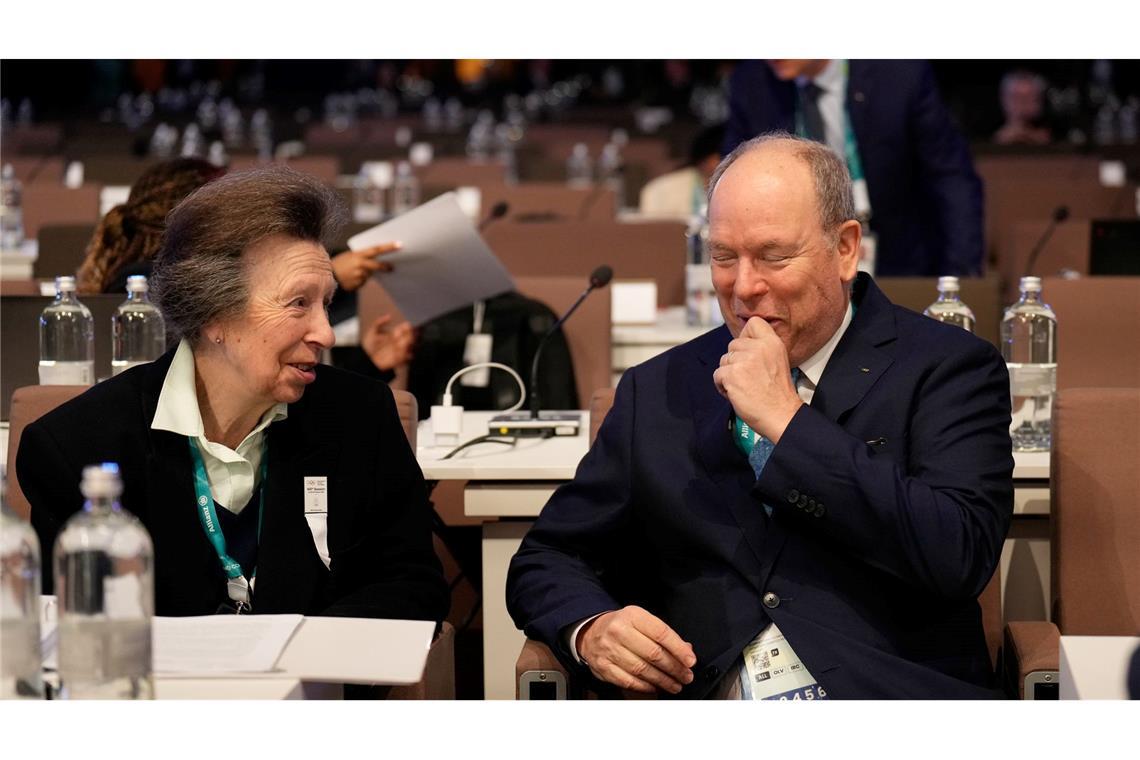 Gute adelige Laune während der Eröffnung der IOC-Sitzung